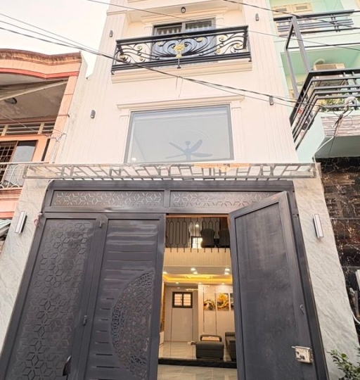 Nhà 4 Tầng Huỳnh Thị Hai Quận 12 – HXH 4m – Giá 5.6 Tỷ – 4PN Full Nội Thất, Ở Ngay