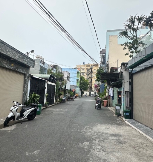 Bán nhà Trung Mỹ Tây, Quận 12 ngang gần 8m, 6 phòng ngủ, giá 13,8 tỷ
