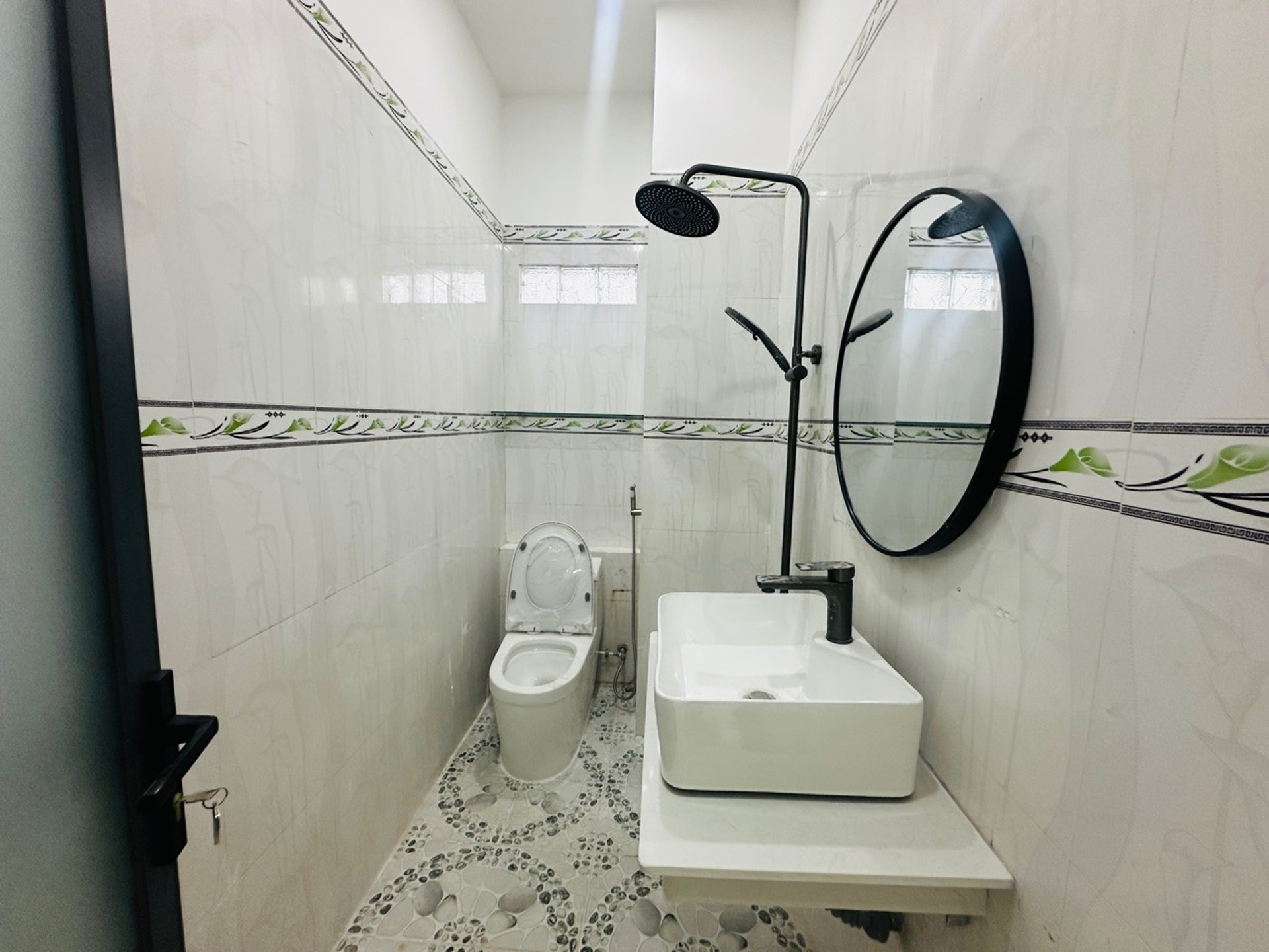 Nhà 3 tầng hẻm xe hơi Lâm Thị Hố, Trung Mỹ Tây – 4x17m, giá 5,68 tỷ